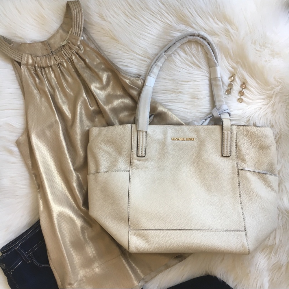 $129 Retail White house Black Market top - Picture 6 of 8